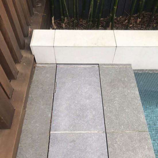 Aussie Under Cover - Powered Pool Roller